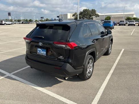 Used 2022 Toyota RAV4 LE AWD/4WD image 5