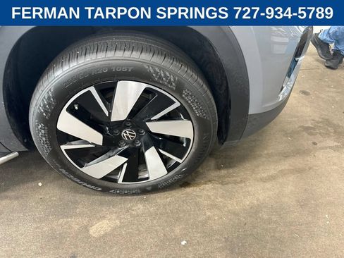 Used 2024 Volkswagen Atlas Cross Sport SE FWD image 2