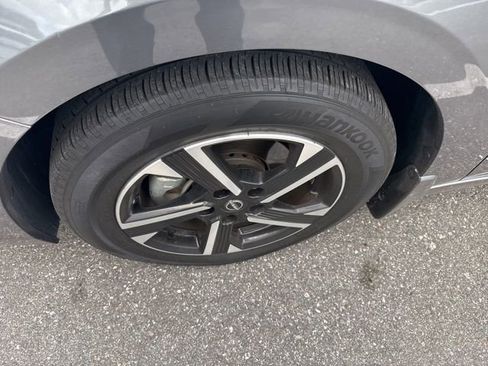 Used 2024 Nissan Sentra SV image 4