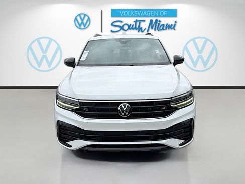 Used 2023 Volkswagen Tiguan SE R-Line image 2