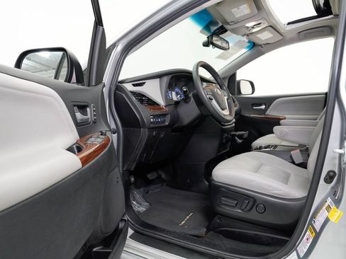 Used 2015 Toyota Sienna Limited Premium AWD/4WD image 8