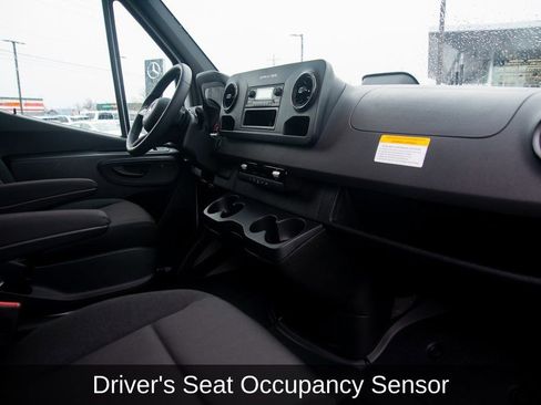 Used 2025 Mercedes-Benz Sprinter 2500 image 36