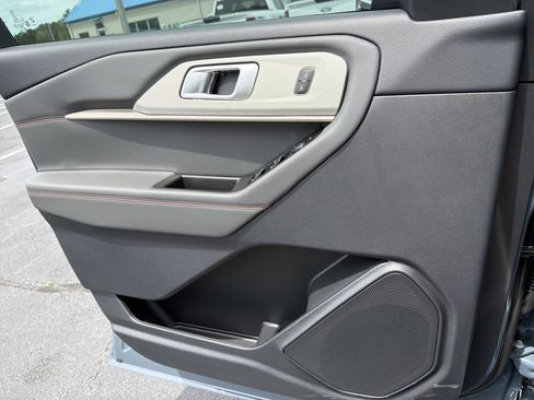 New 2026 Ford Explorer Active RWD image 17