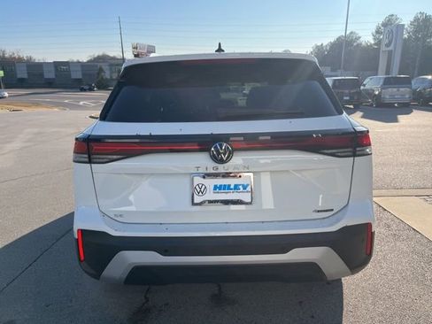 New 2026 Volkswagen Tiguan SE image 4