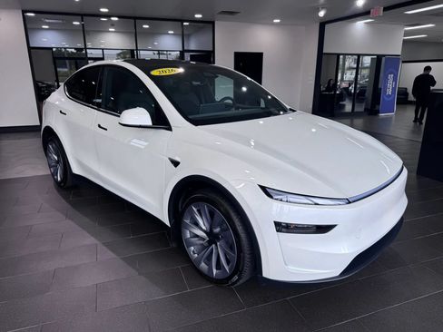 Used 2026 Tesla Model Y AWD image 2