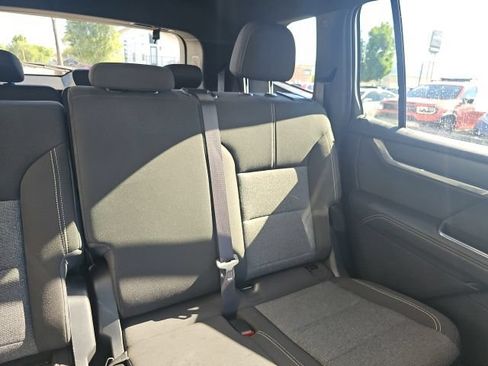 Used 2025 GMC Acadia Elevation AWD/4WD image 13