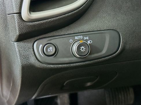 Used 2020 Chevrolet Trax LT image 17