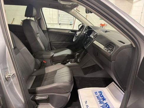 Used 2023 Volkswagen Tiguan SE image 17