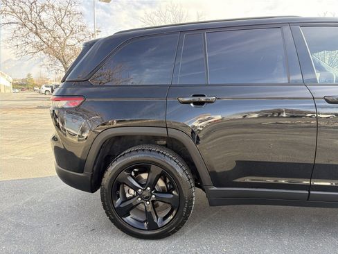 Used 2023 Jeep Grand Cherokee Altitude image 14