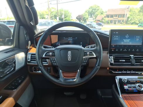 Used 2024 Lincoln Navigator Reserve AWD/4WD image 16
