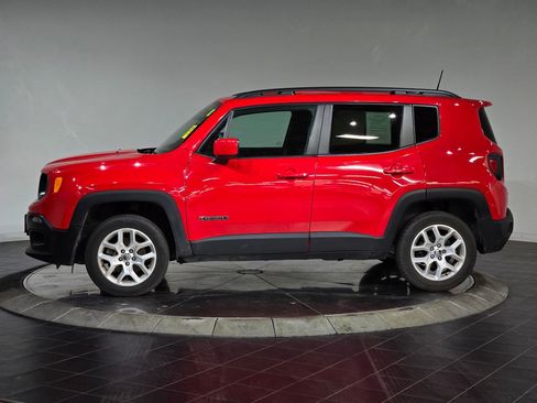 Used 2018 Jeep Renegade Latitude w/ Cold Weather Group image 6