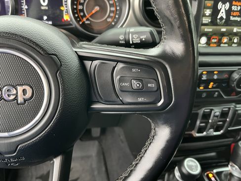 Used 2021 Jeep Gladiator Willys image 23