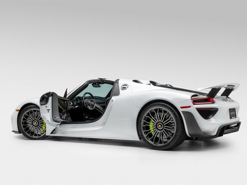 Used 2015 Porsche 918 Spyder AWD/4WD image 14
