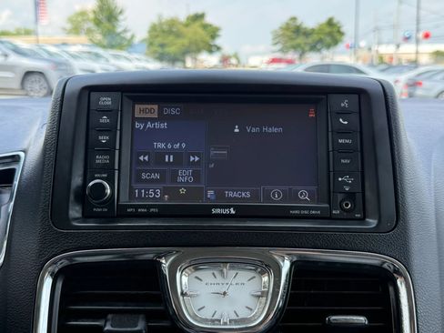 Used 2013 Chrysler Town & Country Limited w/ Luxury Group FWD image 33
