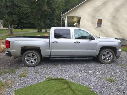 Used 2018 Chevrolet Silverado 1500 Custom w/ Custom Value Package RWD image 3