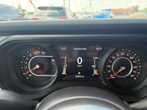 Used 2026 Jeep Wrangler Unlimited Sahara AWD/4WD image 20