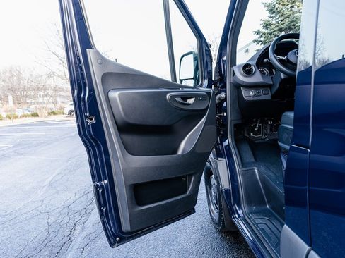 Used 2025 Mercedes-Benz Sprinter 2500 image 5