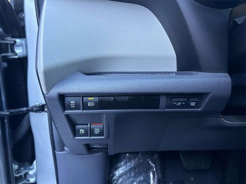 Used 2024 Toyota Sienna XLE image 32