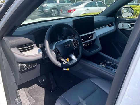 New 2027 Ford Explorer Active w/ Active Comfort Package RWD image 6