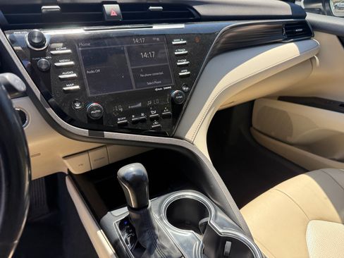 Used 2020 Toyota Camry XLE FWD image 12