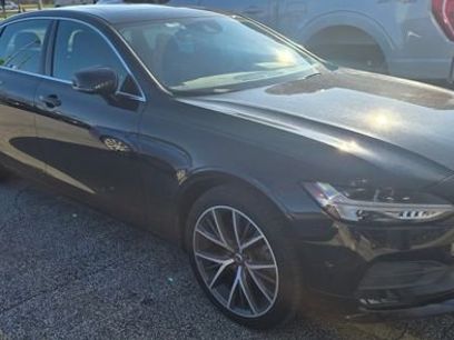 Used 2018 Volvo S90 T6 Momentum w/ Convenience Package