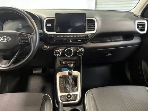 Used 2025 Hyundai Venue Limited FWD image 20