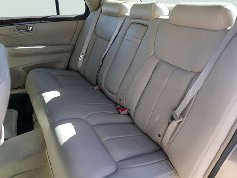 Used 2010 Cadillac DTS Luxury image 24