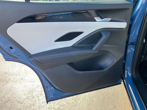 New 2025 Volkswagen Tiguan SE w/ Panoramic Sunroof Package image 56