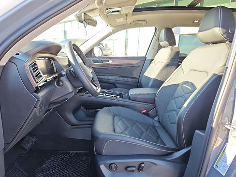 New 2026 Volkswagen Atlas SE image 11