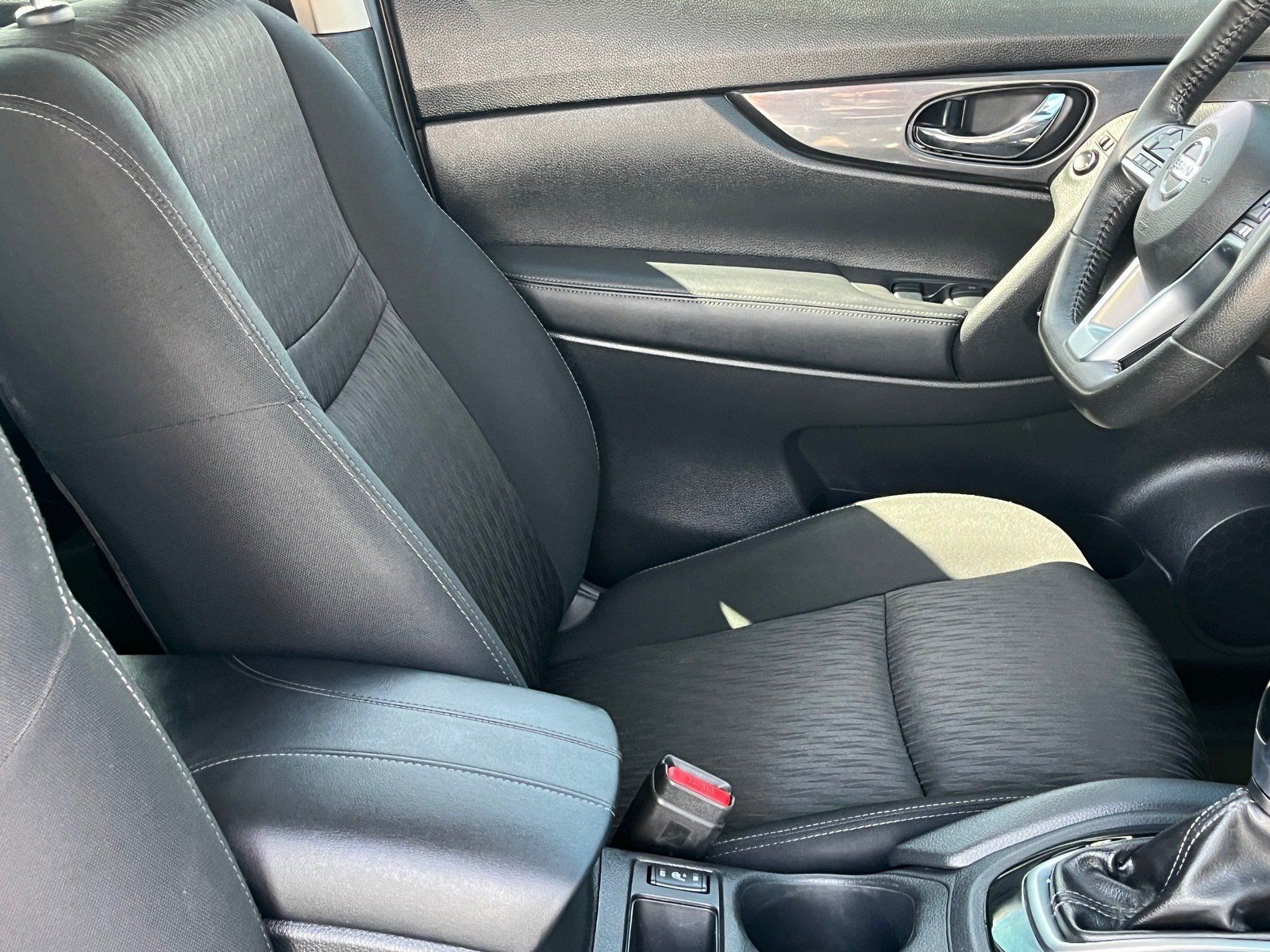 Used 2020 Nissan Rogue SV AWD/4WD image 10