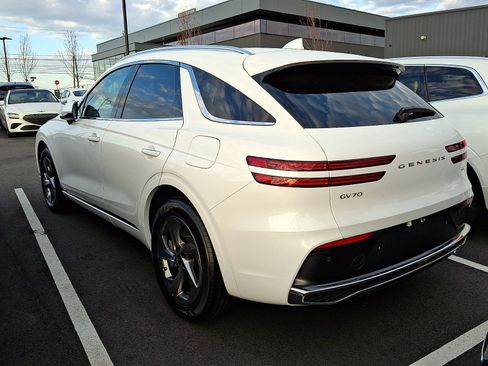 Used 2026 Genesis GV70 2.5T Select image 4