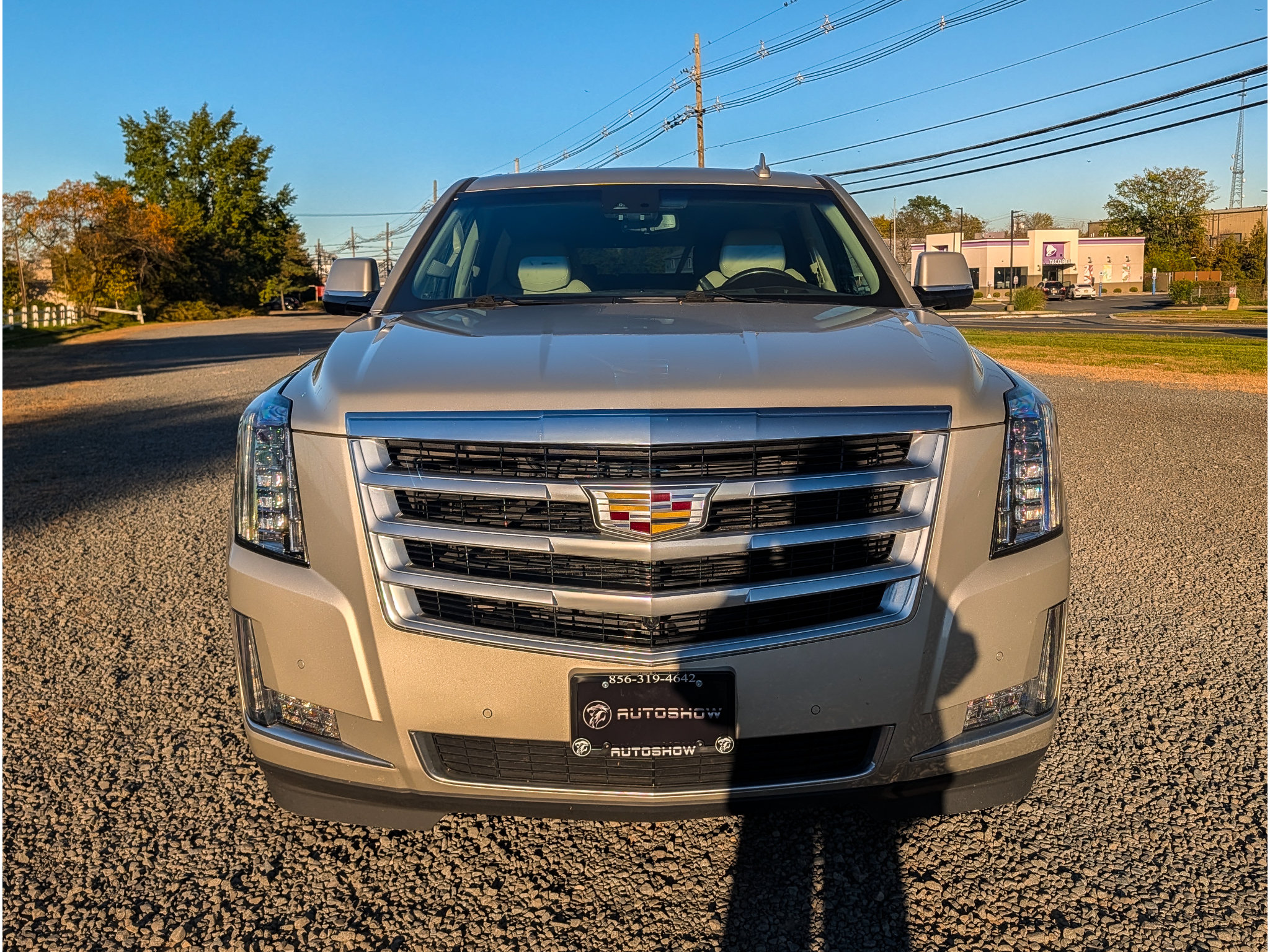Used 2017 Cadillac Escalade ESV Luxury AWD/4WD image 2