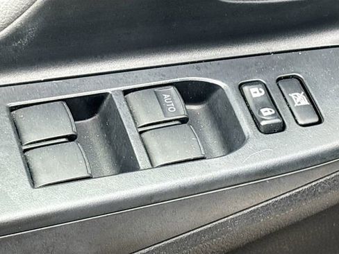 Used 2017 Toyota Yaris L image 17