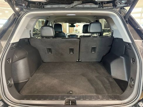 Used 2023 GMC Terrain SLT AWD/4WD image 39