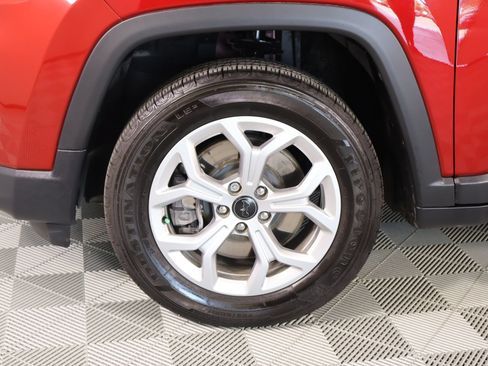 Used 2025 Jeep Compass Latitude AWD/4WD image 16