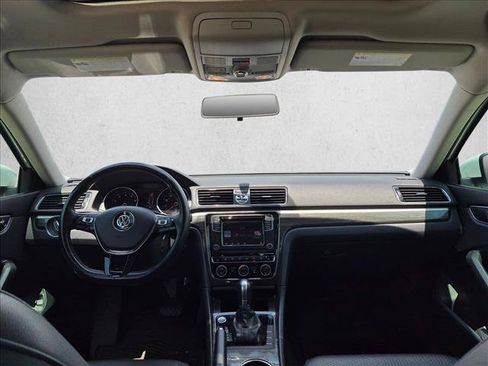 Used 2017 Volkswagen Passat 1.8T SE FWD image 16
