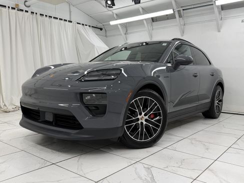 Certified 2025 Porsche Macan 4S Electric AWD/4WD image 7