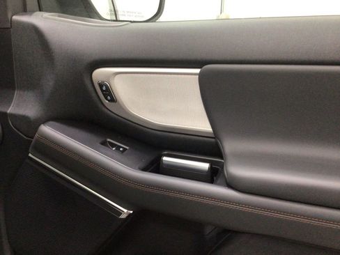 New 2025 Ford Expedition Active image 50