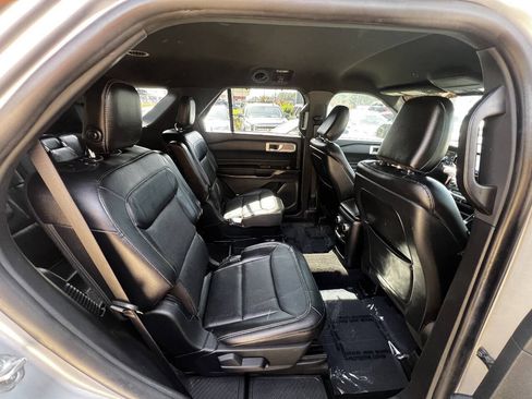 Used 2020 Ford Explorer Limited RWD image 12