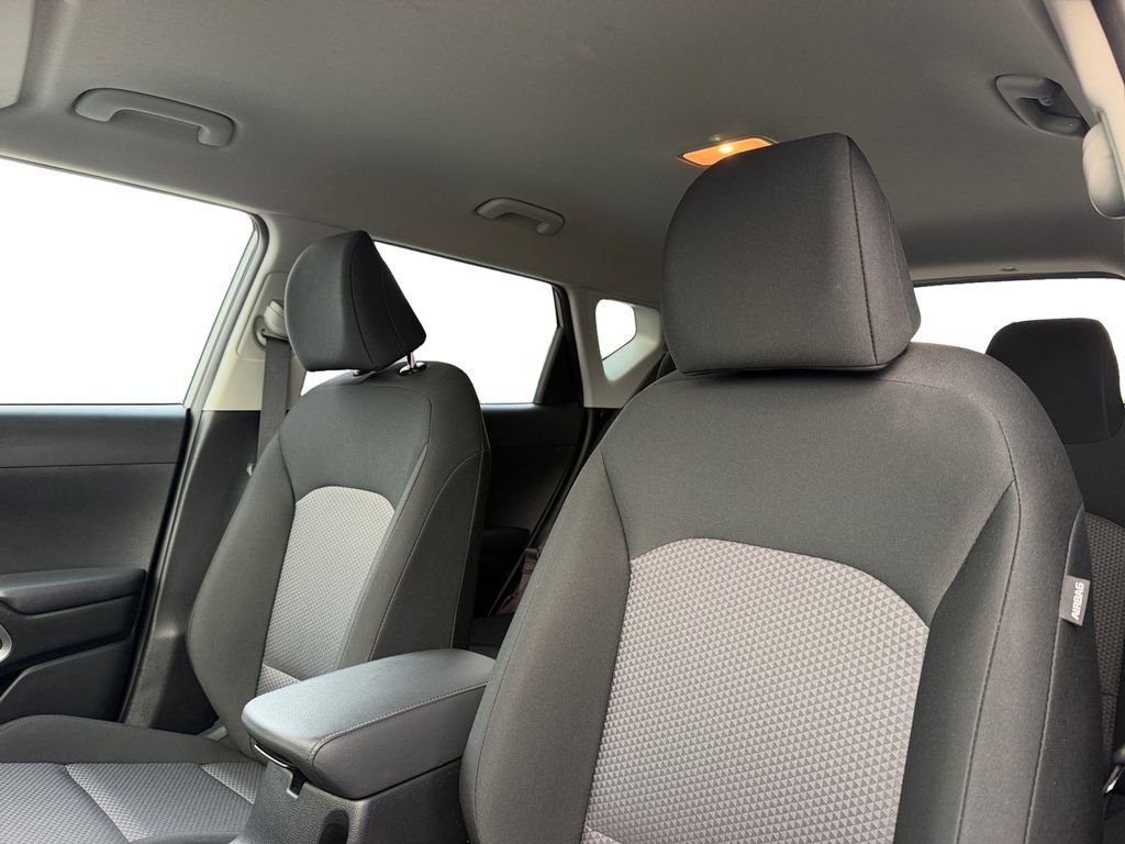 Used 2025 Kia Soul LX w/ LX Technology Package FWD image 24