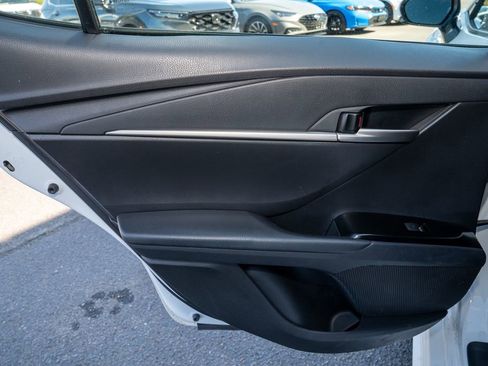 Used 2025 Toyota Camry SE image 9