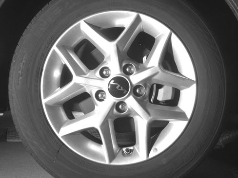 Used 2025 Kia Soul LX w/ LX Technology Package FWD image 13