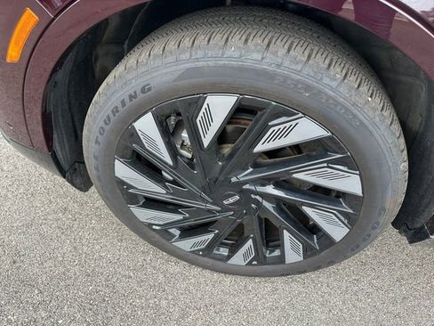 Used 2024 Lincoln Nautilus Reserve w/ Equipment Group 202A image 8