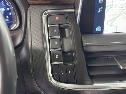 Used 2023 Chevrolet Tahoe Premier AWD/4WD image 18