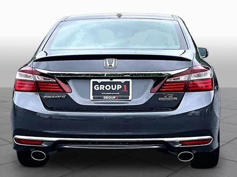 Used 2017 Honda Accord Touring image 5