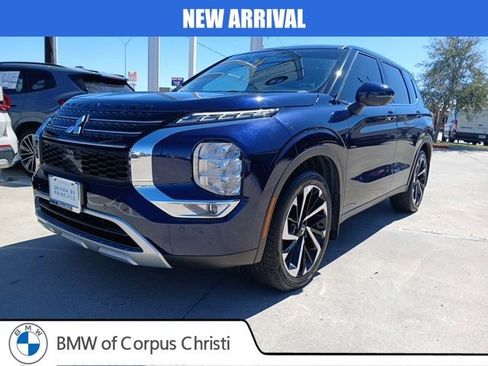 Used 2024 Mitsubishi Outlander SE image 3