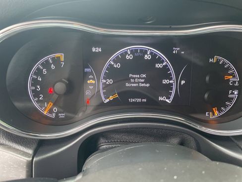 Used 2017 Jeep Grand Cherokee Altitude RWD image 24