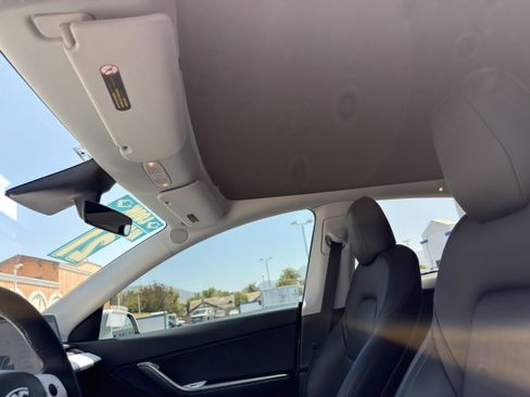 Used 2021 Tesla Model Y Long Range AWD/4WD image 30