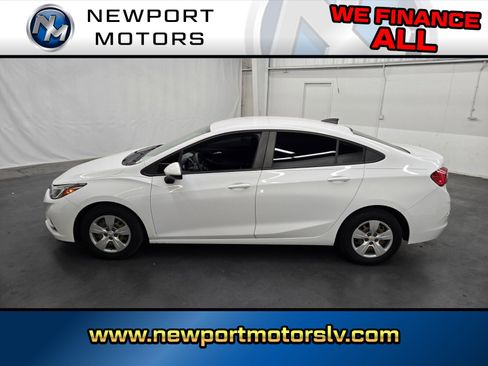 Used 2018 Chevrolet Cruze LS image 1