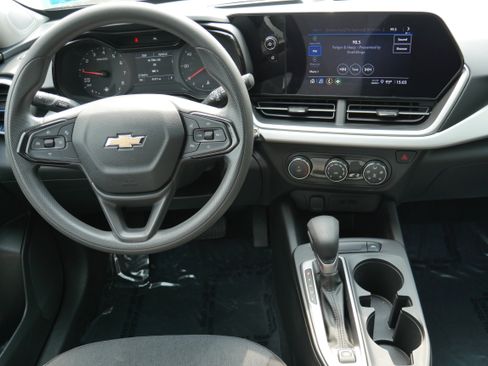 Certified 2024 Chevrolet Trax LS FWD image 15